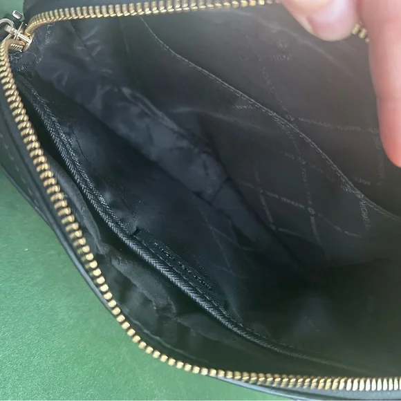 Michael Kors Black Jet Set Crossbody Bag - Picture 8 of 12